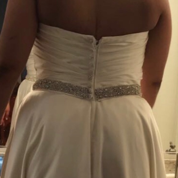 Allure High Low With Pockets And Free Veil. - Picture 5 of 5